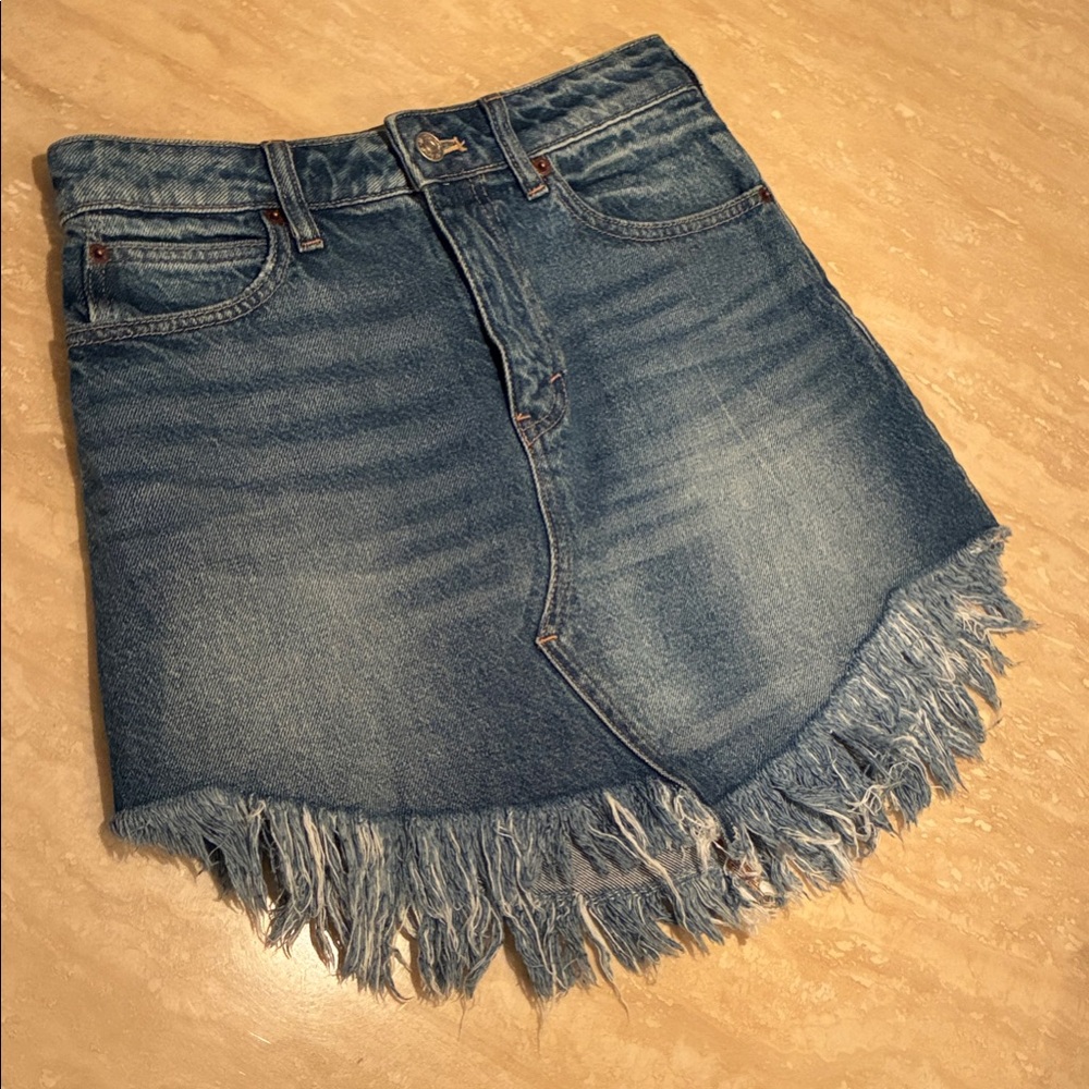 Free People We The Free Denim Skirt size 25 jean mini frayed hems EUC